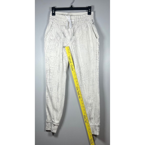 Lululemon Warm Down Jogger *7/8
Length Thread Dye White Black, Size 4 - Picture 6 of 8